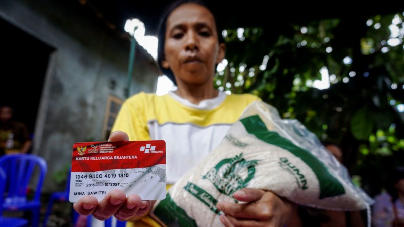 Pemerintah Siapkan Triliunan Rupiah untuk Masyarakat Miskin