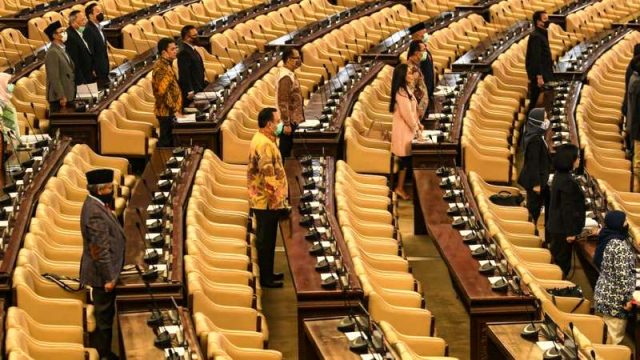 Ramai-ramai Korupsi: Persekongkolan Legislatif dan Eksekutif