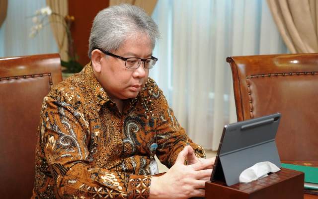Warta Ekonomi Berikan Penghargaan kepada Dirut bank bjb sebagai Best Leader