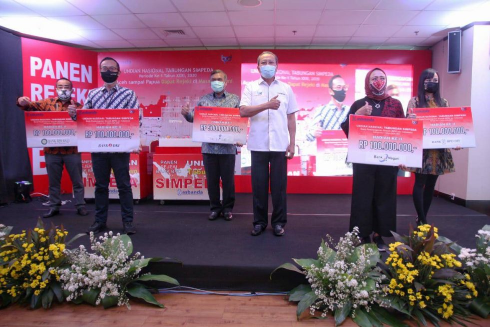 Sebanyak 25 Nasabah bank bjb Dapat Hadiah Undian Nasional Simpeda