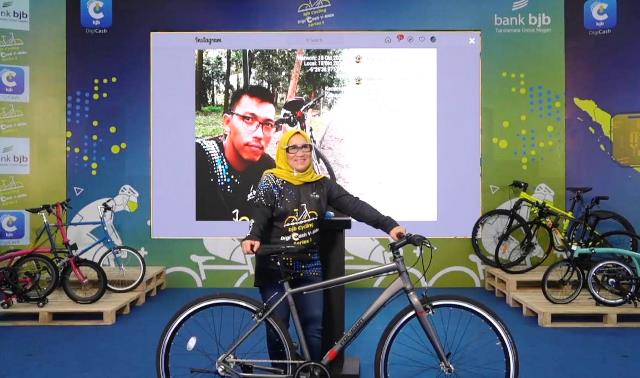 Keseruan dan Hujan Hadiah di bjb Cycling DigiCash V-Ride di Seri Penutup