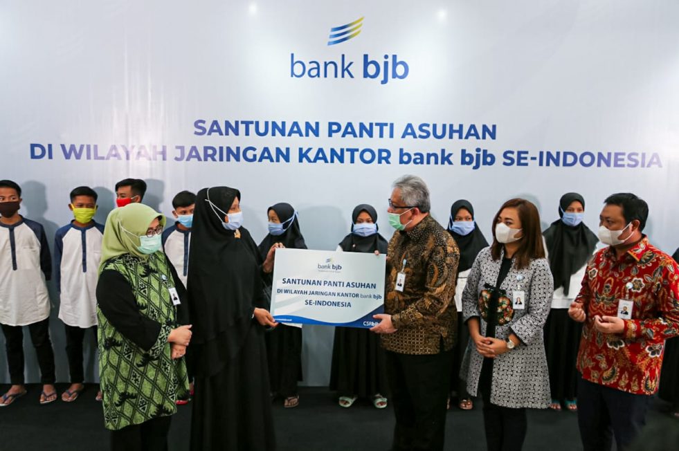Tandamata di Tengah Pandemi, bank bjb Salurkan Bantuan Kemanusiaan kepada Panti Yatim