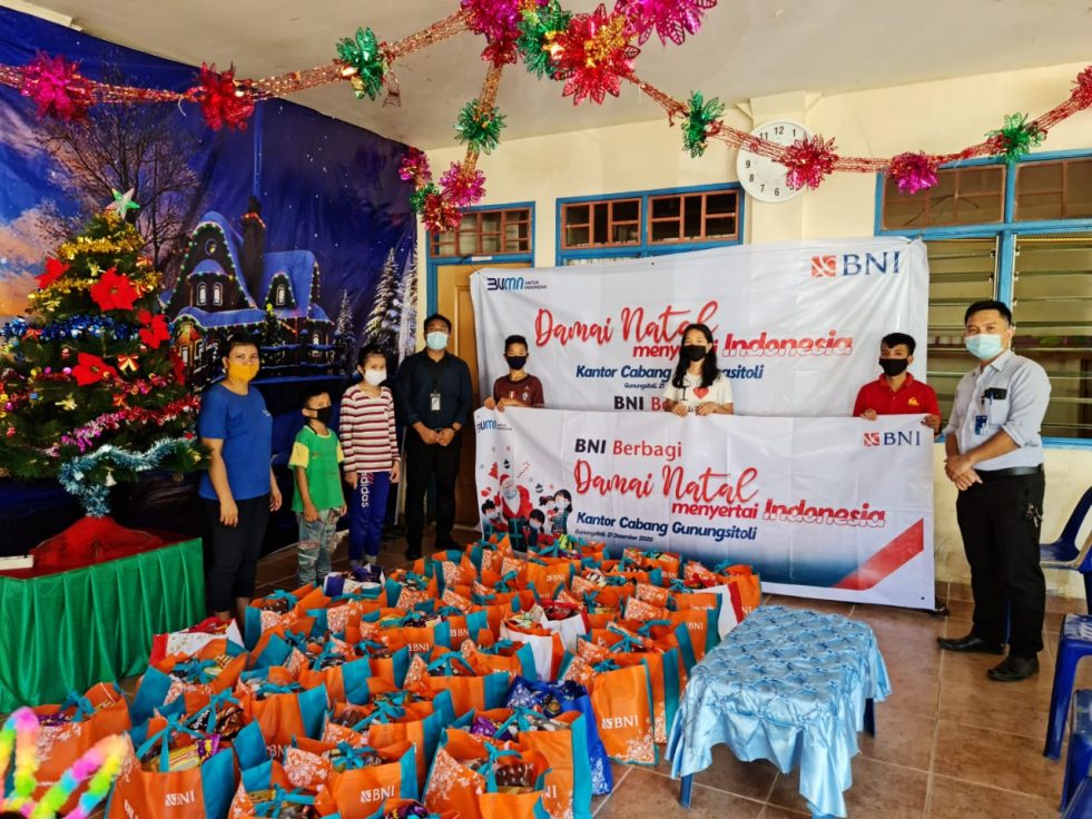 BNI Tebar Bingkisan Damai untuk Warga di Daerah Terpencil