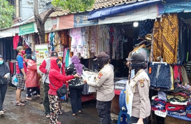 Pedagang Pasar Kerap Menyalahi Aturan Saat Pakai Masker