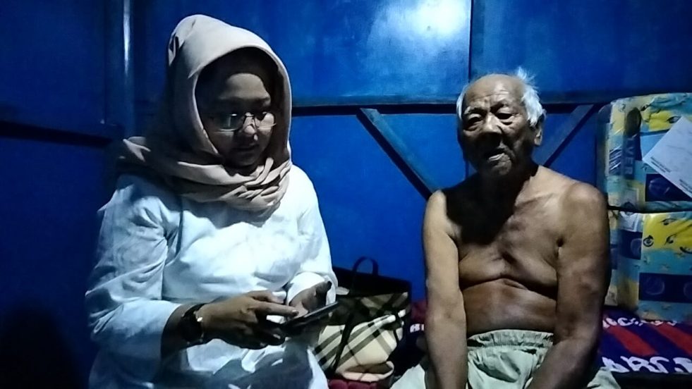 Anggota DPRD Kuningan Kunjungi Kakek Berusia 102 Tahun dan Buka Puasa Bersama