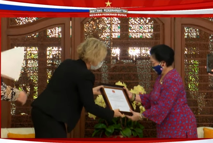 Megawati WNI Pertama Terima Order of Friendship Rusia