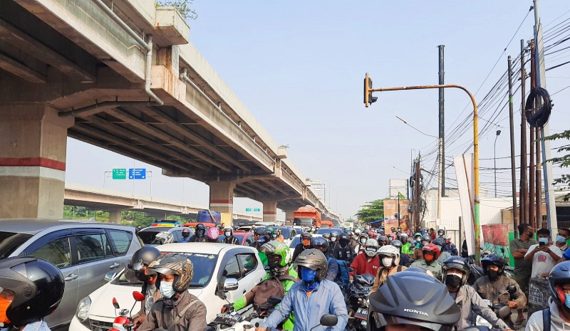 Pemberlakuan WFH 100 Persen Dampak PPKM Darurat, Jalan ke Jakarta Tetap Macet