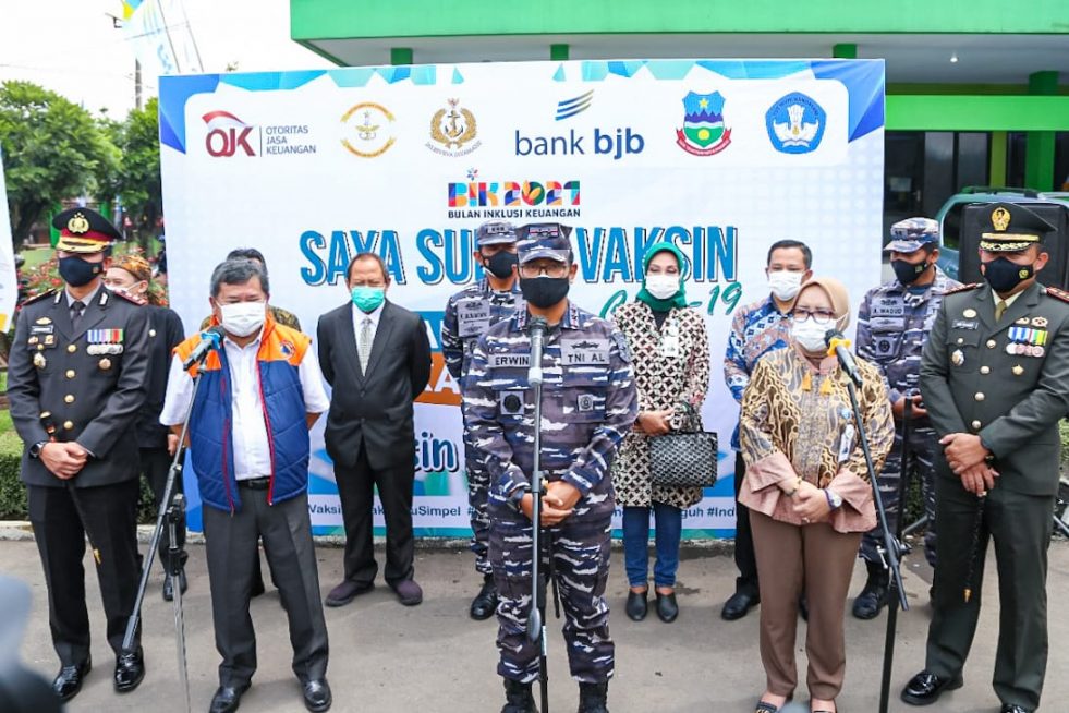 Sambil Gelar Vaksinasi Massal,  bank bjb Buka Rekening SimPel untuk Pelajar di Garut