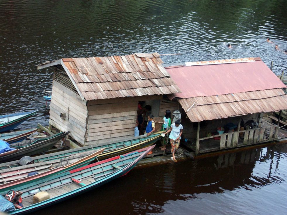 Aktifitas Pagi Warga Rumah Lanting