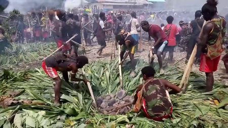 Kuliner Papua - Tradisi Bakar batu
