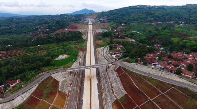 Pembangunan jalan tol Cisumdawu di tinjau dari udara - Pemprov Jabar