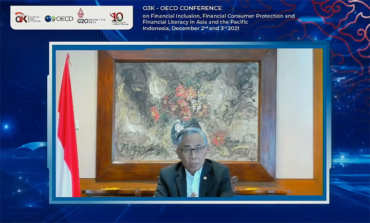 Ketua Dewan Komisioner Otoritas Jasa Keuangan (OJK) Wimboh Santoso dalam acara OJK-OECD Conference di Jakarta, Kamis (02/12/2021).