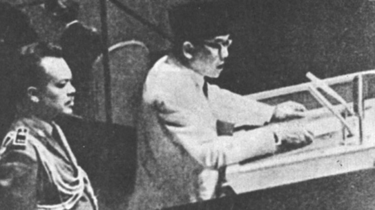 Bung Karno ketika berpidato di Sidang Majelis Umum Ke-15 Perserikatan Bangsa-Bangsa, 30 September 1960. Dokumentasi Perpusnas