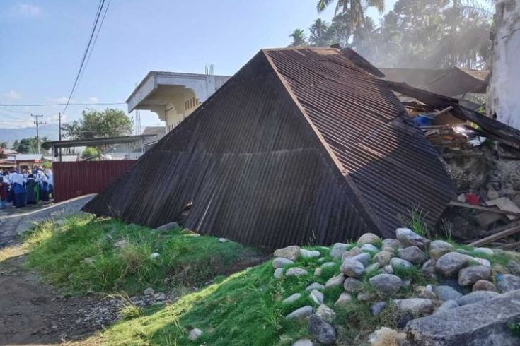 Sebuah rumah rusak berat akibat gempa Pasaman Barat, Jumat (25/2/2022)(BPBD Pasaman Barat)