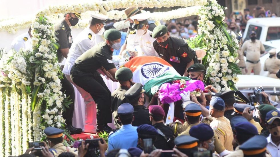 Prosesi pemakaman Lata Mangeshkar dengan upacara kenegaraan.