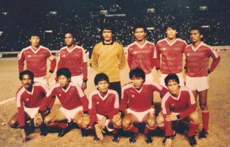 Kiper Timnas Indonesia, Ponirin Meka (berdiri di tengah) - Istimewa