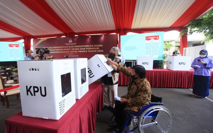 Simulasi pemungutan suara Pemilu 2024 - Antara