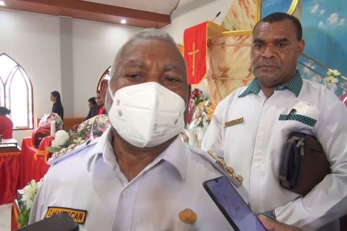 Gubernur Papua Barat Dominggus Mandacan - Kompas