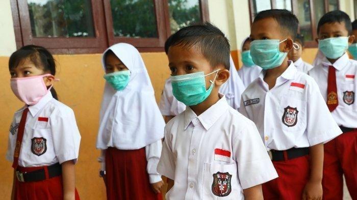Ilustrasi, siswa Sekolah Dasar bersiap mengikuti kegiatan belajar di sekolah - Tribun
