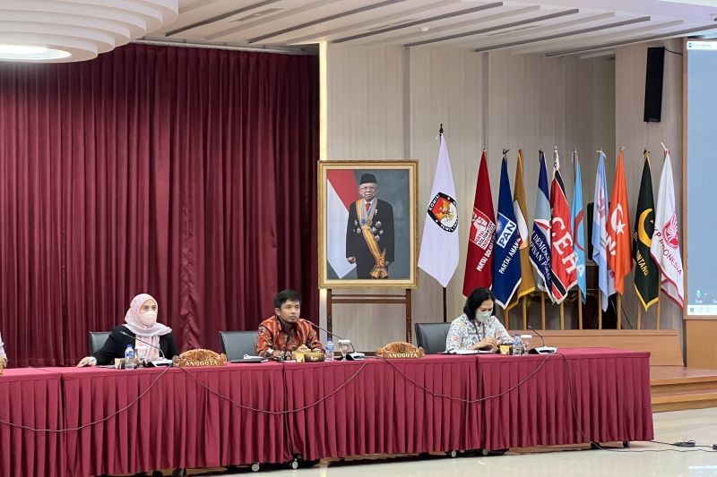 Rapat Koordinasi Integrasi dan Migrasi Data Sistem Informasi Partai Politik KPU bersama perwakilan partai politik di Ruang Sidang Utama KPU RI, Jakarta, Jumat (17/6) - Antara