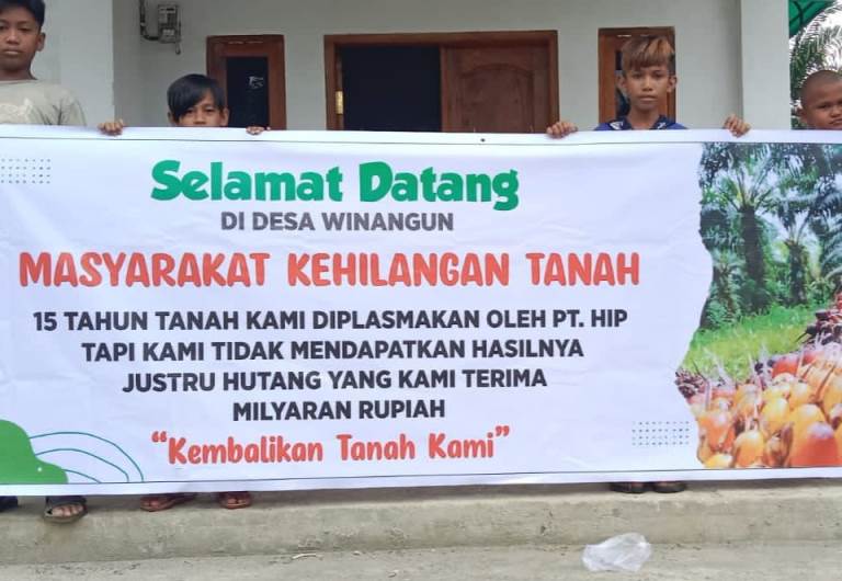 Tuntut Hak, Petani Plasma Sawit Buol Gelar Aksi Spanduk