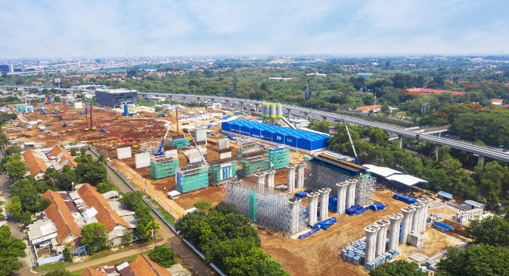 Proses pengerjaan box girder di stasiun kereta cepat Halim, Jakarta. kcic.co.id
