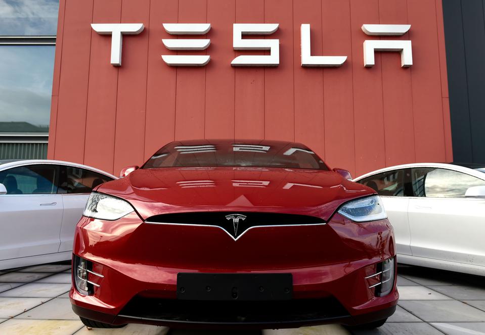 Apakah Tesla Menghadapi Penurunan Permintaan?