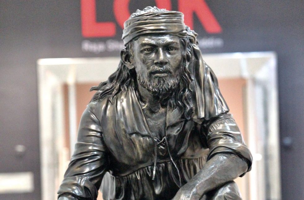Patung Enrique de Malacca dalam pameran Ahmad Fuad Osman di Galeri Seni Nasional Kuala Lumpur pada akhir 2019. Foto: The Star/ Kamarul Ariffin