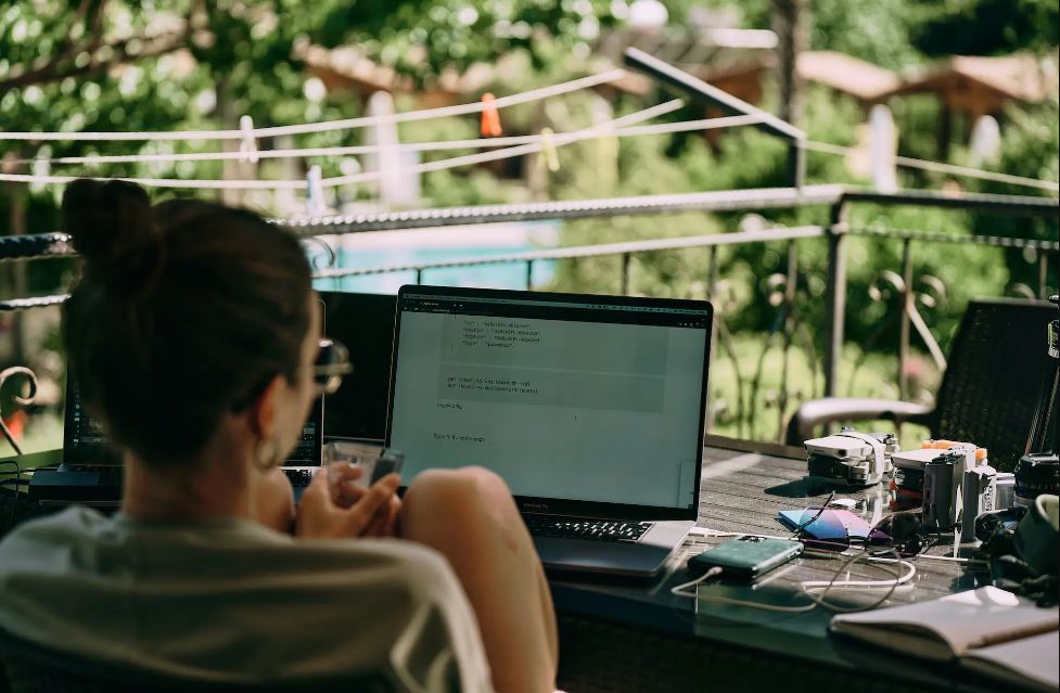‘Digital Nomad’ Fenomena Baru Bagi Kaum Milenial dan Gen Z