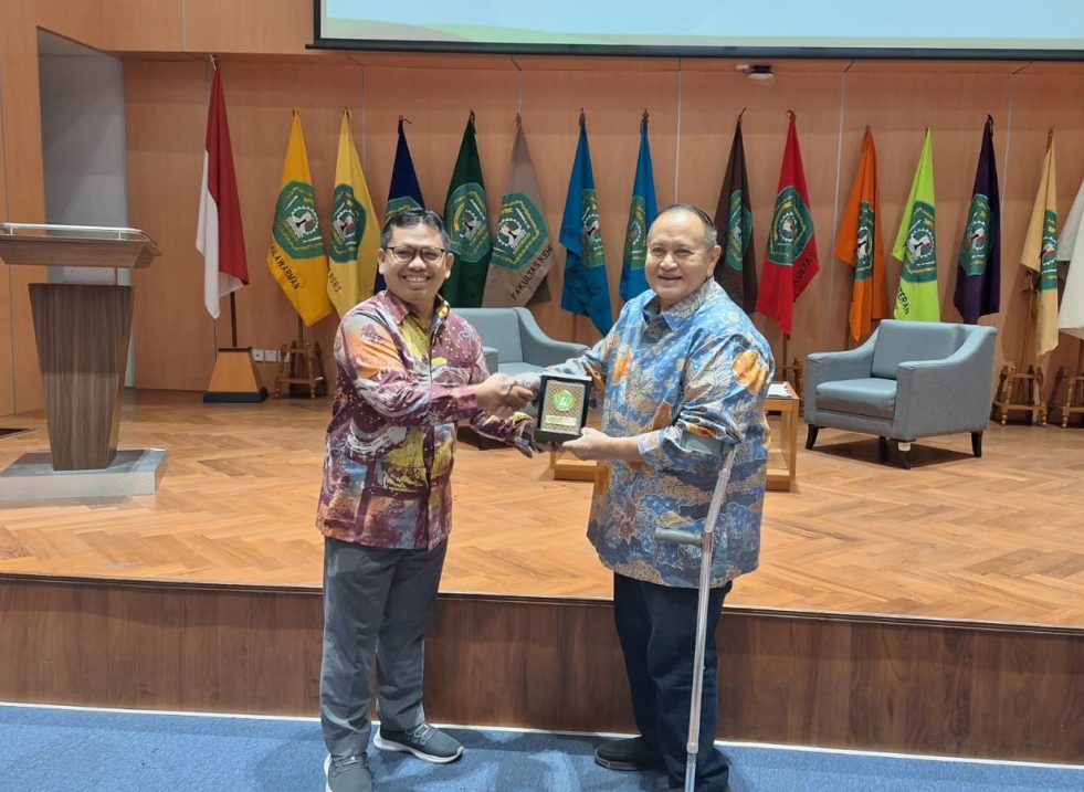 Emir Moeis, Politikus Senior dan Pegiat Pendidikan memberikan Kuliah Umum di Universitas Mulawarman