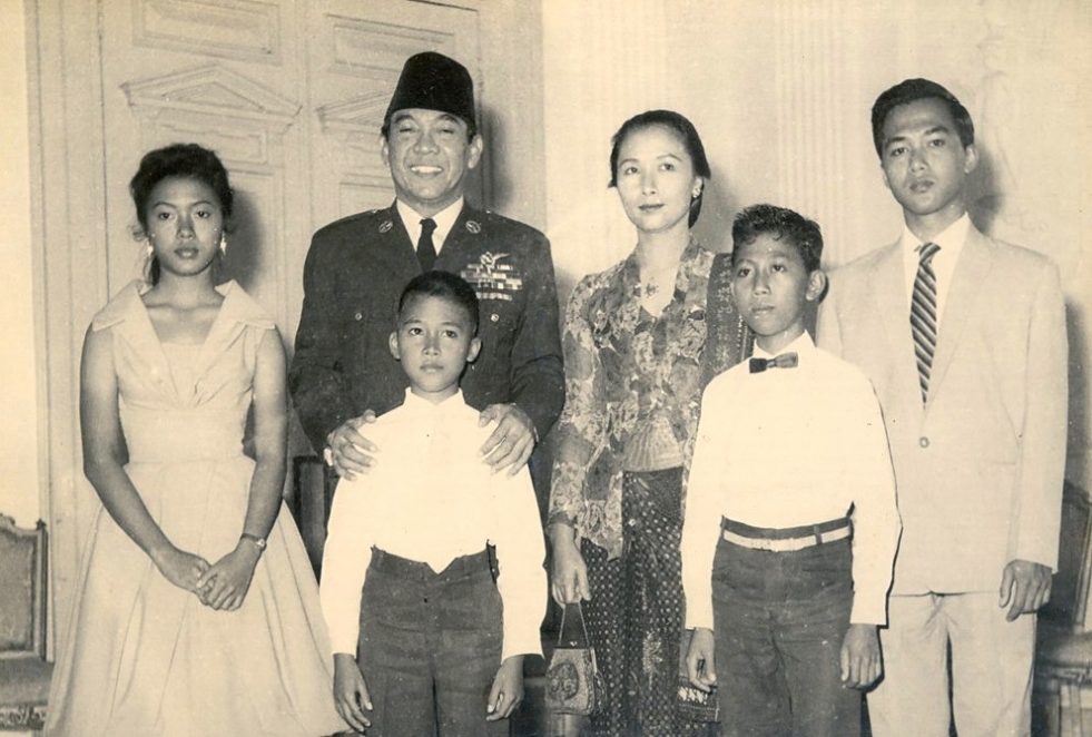 Keluarga Supeni bersama Bung Karno