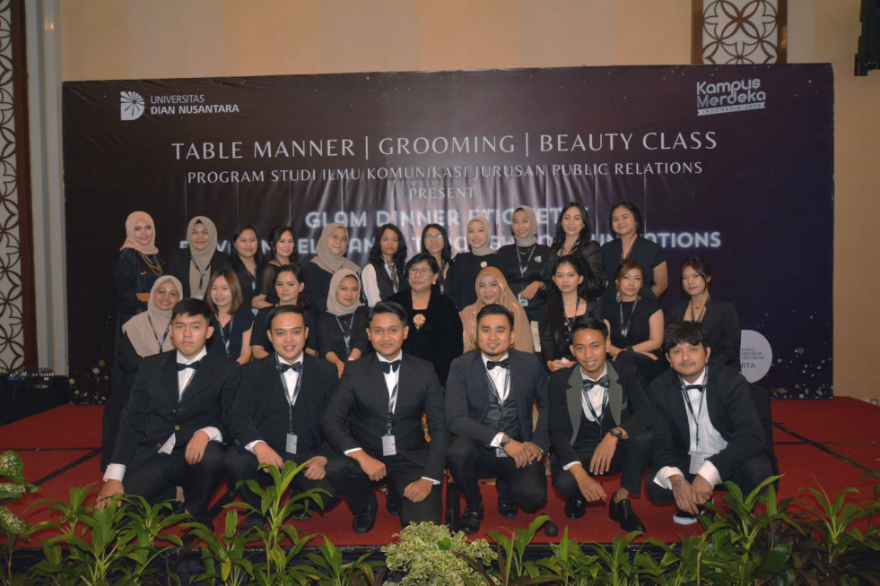 Mahasiswa Universitas Dian Nusantara Jakarta Menggelar Acara Table Manner dengan Mengusung Tema “GLAM DINNER ETIQUETTE”