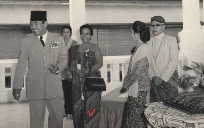 Ibu Soed, Menemani Anak-anak Indonesia dengan Bersenandung