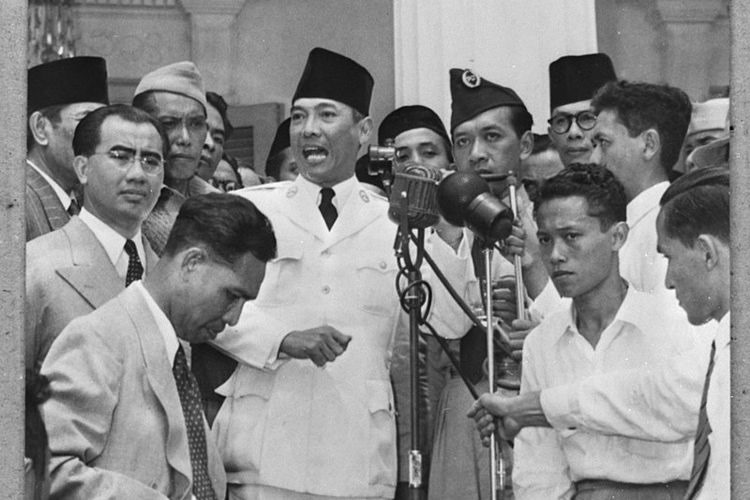 Soekarno dalam Sidang Umum MPRS ke-II bulan Mei 1963.(Wikisource/Fotograaf Onbekend)