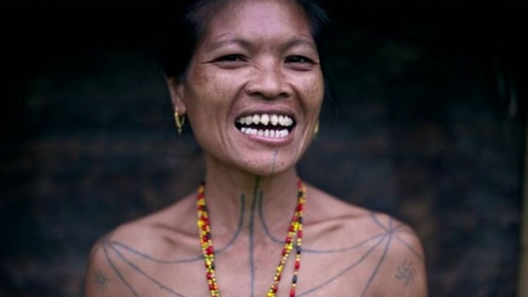 Gigi Runcing: Simbol Kecantikan Perempuan Suku Mentawai