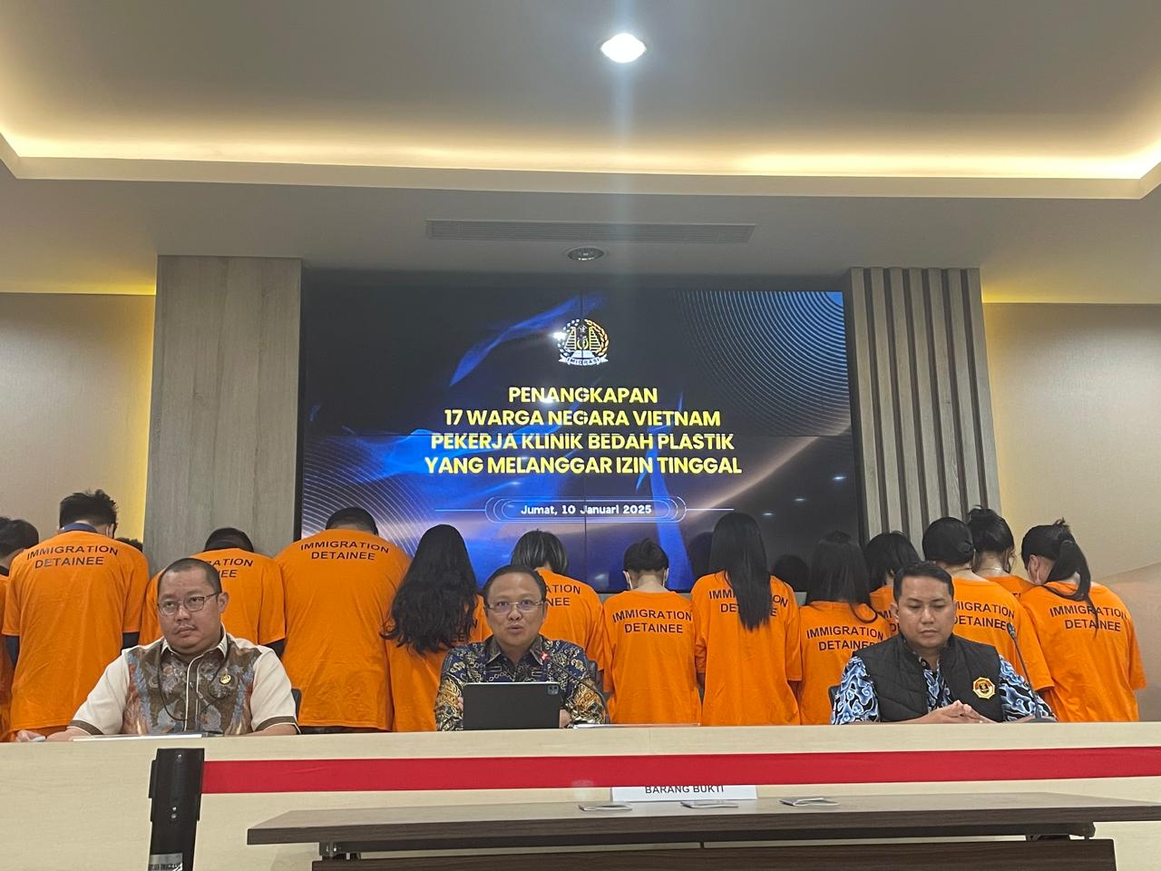 Ditjen Imigrasi Ciduk 17 Warga Vietnam karena Menyalahgunakan Izin Tinggal