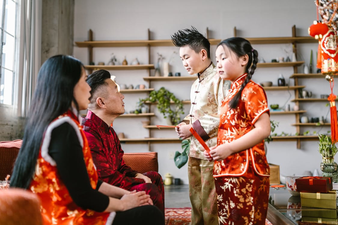 12 Hadiah Tahun Baru Imlek yang Cocok untuk Teman, Rekan Kerja, dan Anak-anak