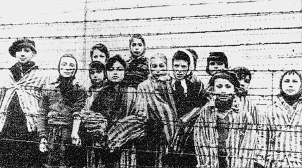 27 Januari 1945: Tentara Merah Membebaskan Auschwitz