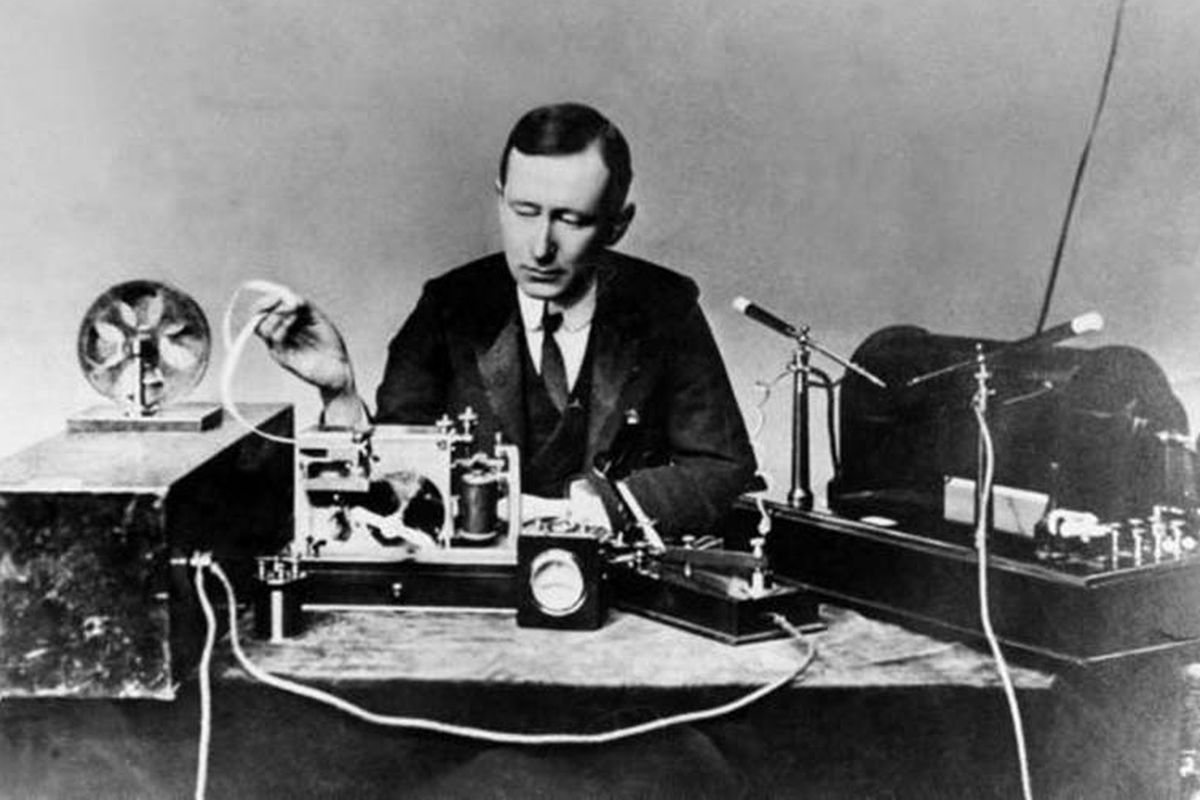 Radio, Saksi Sejarah yang Tak Lekang oleh Waktu
