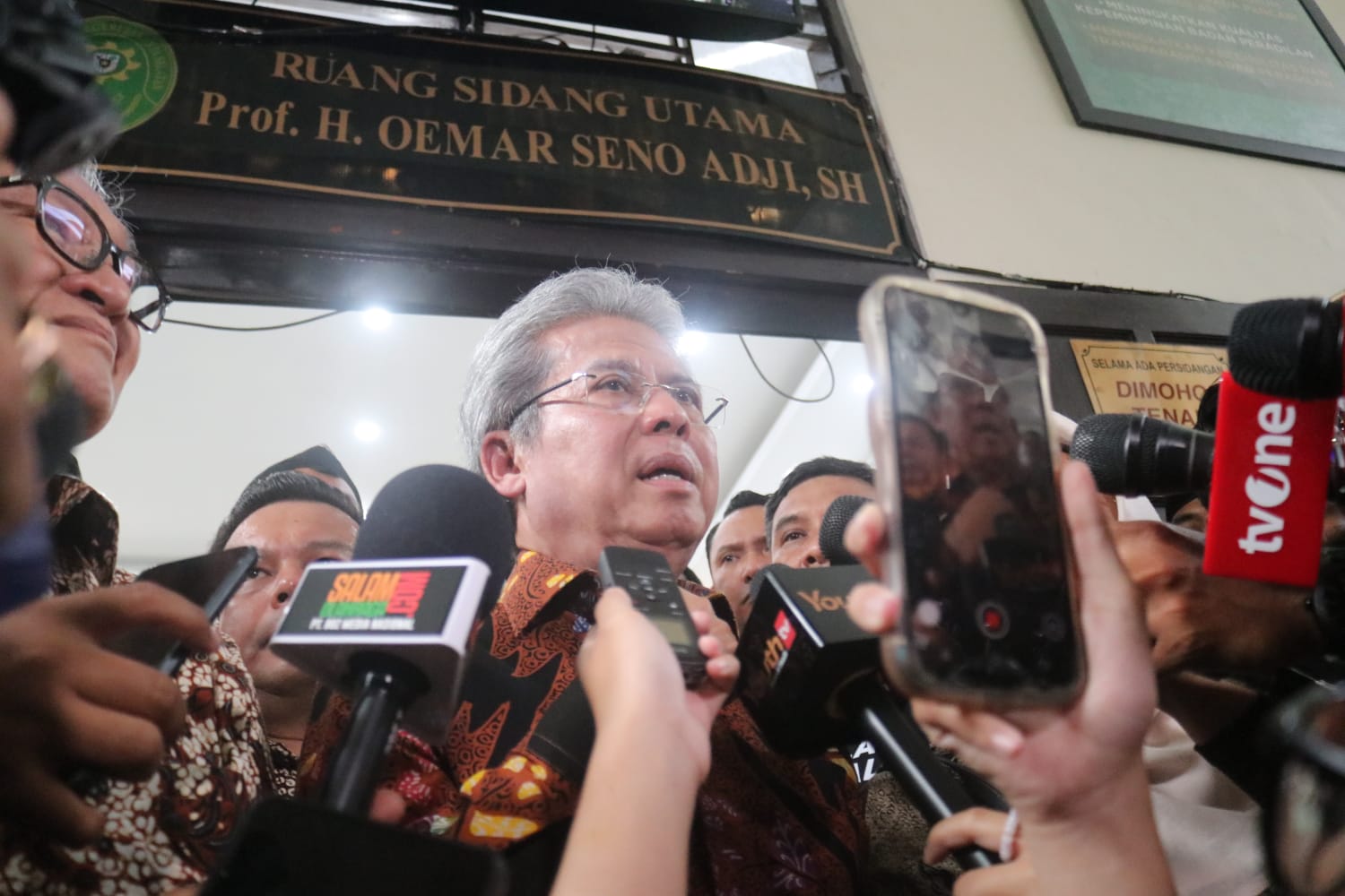 Praperadilan Hasto, Todung Mulya Lubis: Ini Pembodohan Hukum