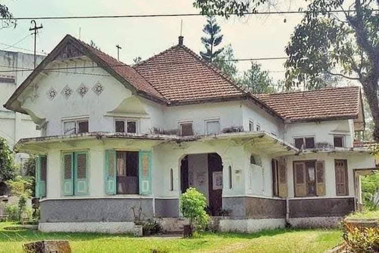 Rumah peninggalan Kolonial Belanda. (sumber: facebook/Bangunan Jaman Belanda)
