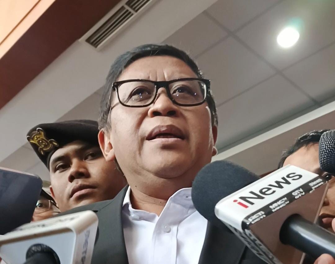 Hasto Kristiyanto saat menemui wartawan seusai persidangan di Pengadilan Tipikor Jakarta Pusat. (Foto: Sulindo/Iqyanut Taufik)