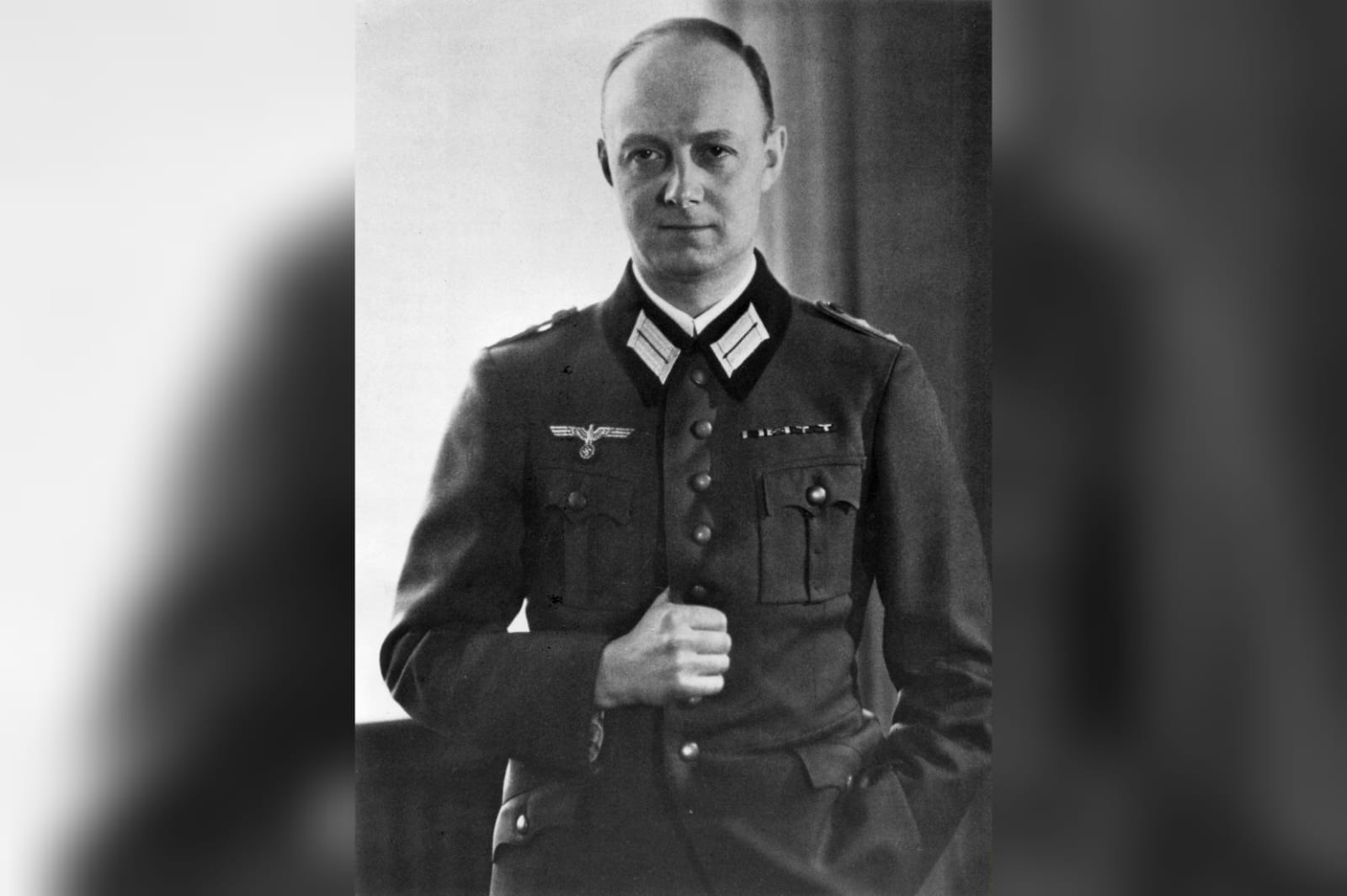 13 Maret 1943: Seorang Perwira Militer Jerman Mencoba Mengebom Hitler