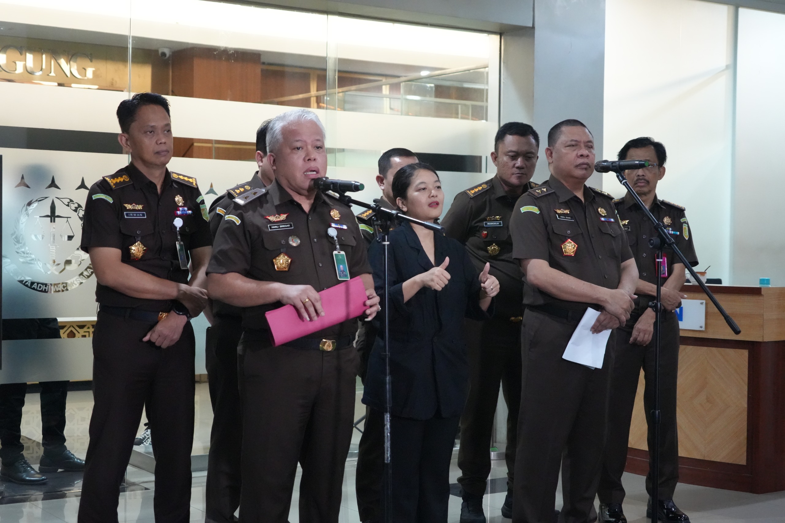 Kepala Pusat Penerangan Hukum Kejagung RI, Harli Siregar (kiri) dan Direktur Penyidikan Kejagung, Abdul Qomar (kanan). (DOK. Kejagung)