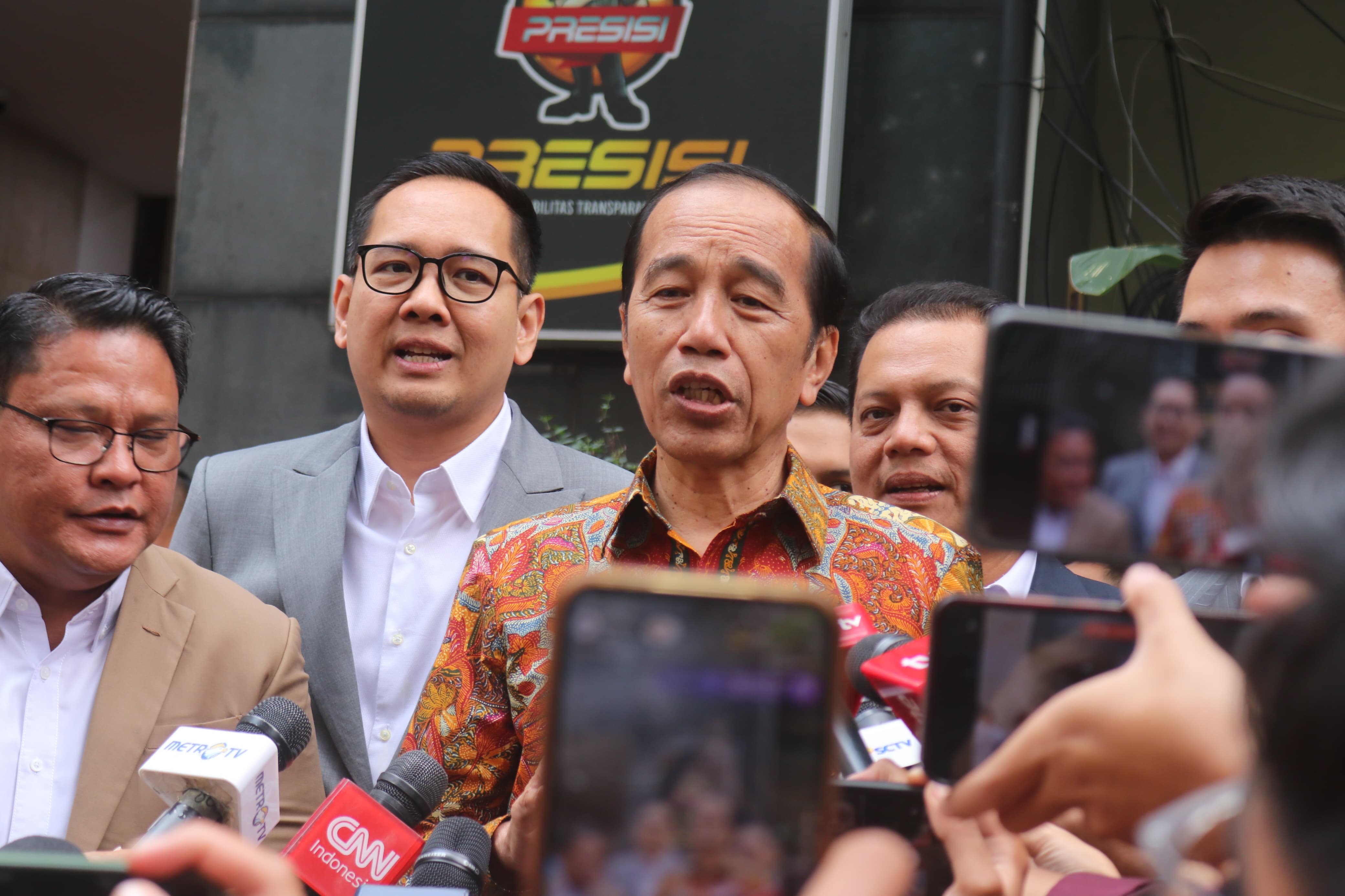 Jokowi Datangi Polda Metro Jaya Laporkan Tudingan Ijazah Palsu