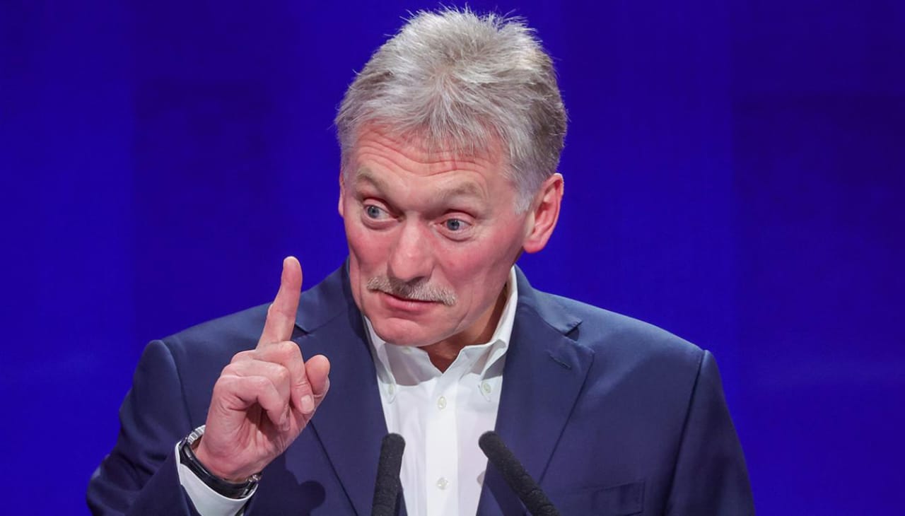 Juru bicara Kremlin Dmitry Peskov pernah mengatakan Rusia menghargai niat AS untuk menengahi konflik dengan Ukraina. Tetapi ia menegaskan bahwa Rusia harus menandatangani perjanjian perdamaian dengan Ukraina, bukan dengan AS. (Sumber: The Moscow Times)