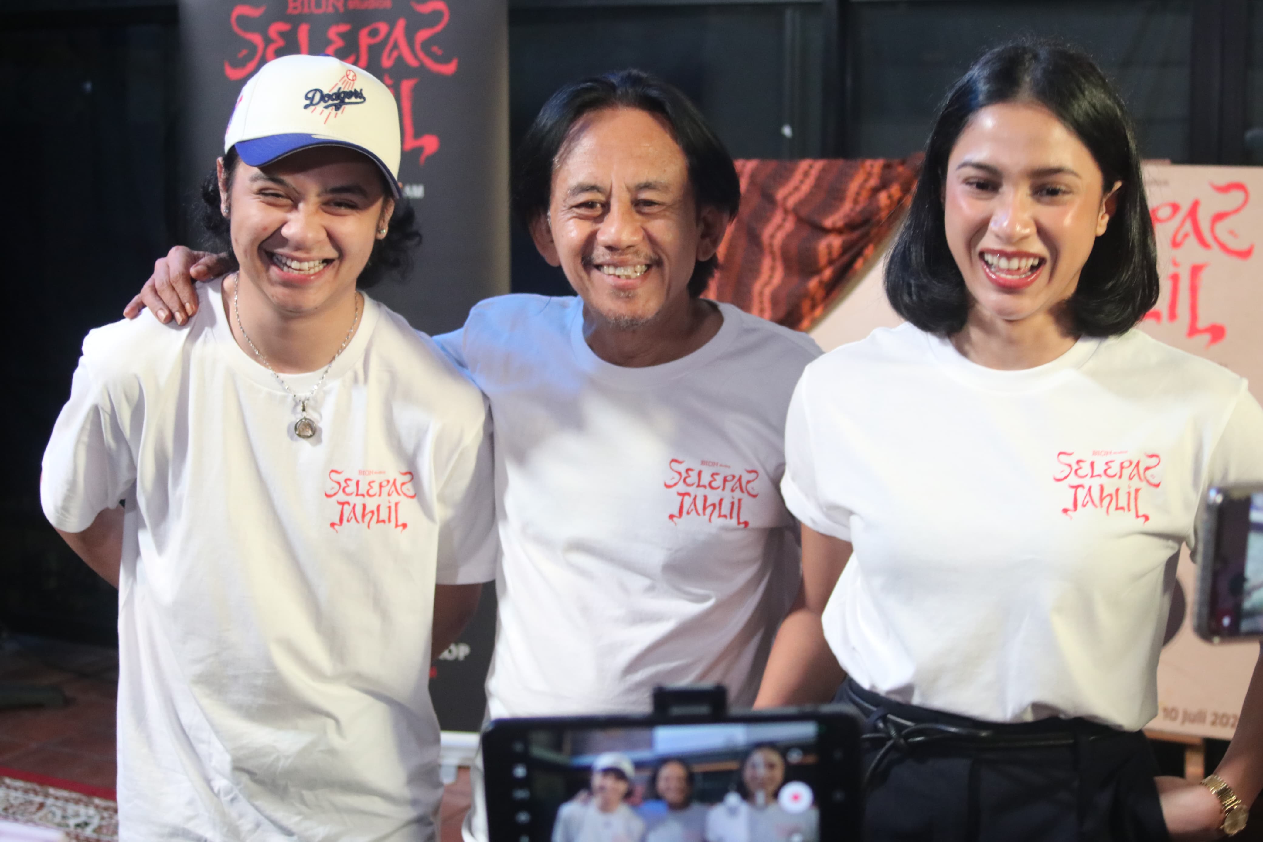 Epy Kusnandar, Bastian Steel, Aghniny Haque saat konferensi pers di Visinema. (foto: Sulindo/Iqyanut Taufik)