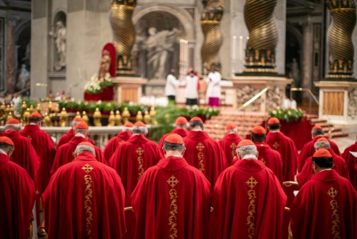 Para kardinal berpartisipasi dalam Misa Novendiales kelima untuk Paus Fransiskus pada 30 April 2025, di Basilika Santo Petrus di Vatikan. (Sumber: Catholic News Agency)