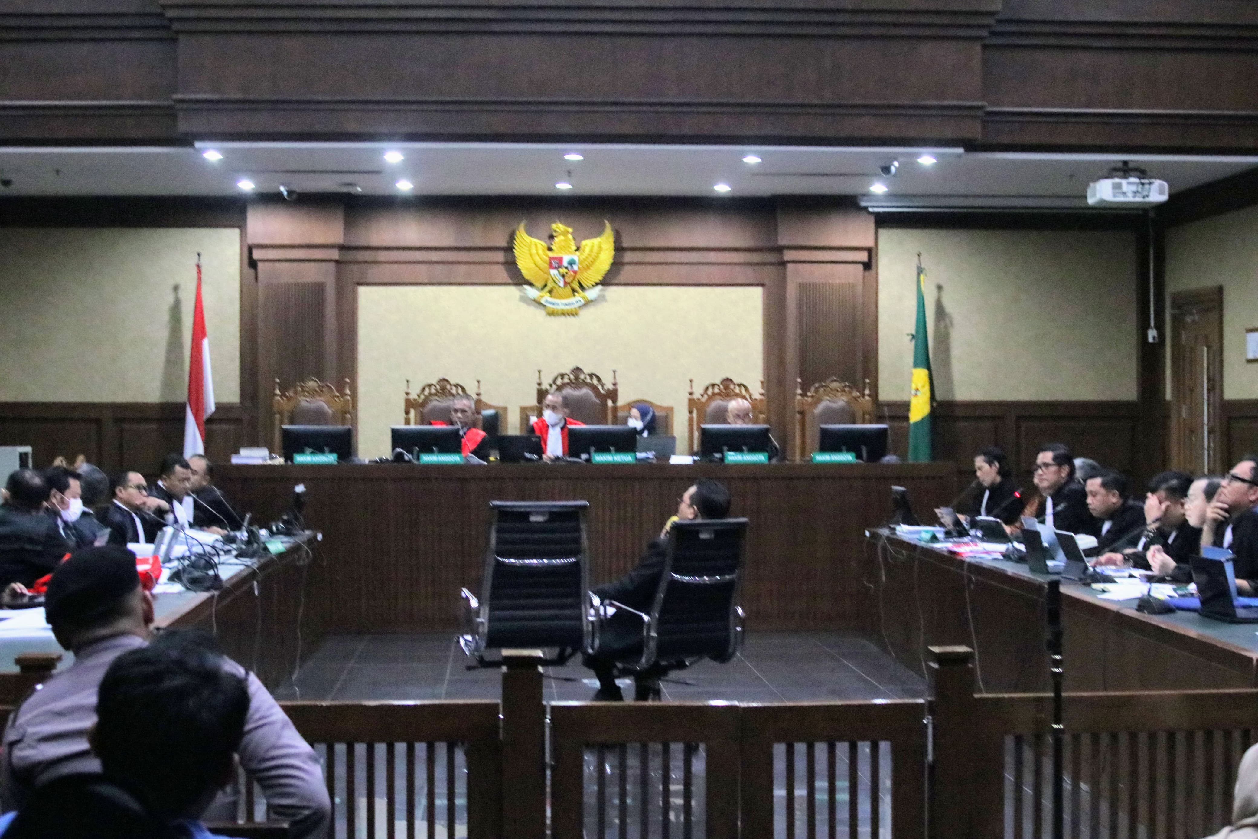 Suasana sidang saat mendengarkan keterangan Ahli dadi KPK yakni pemeriksa forensik/penyelidik pada Direktorat Deteksi dan Analisis Korupsi KPK, Hafni Ferdian. (Foto: Sulindo/Iqyanut Taufik)