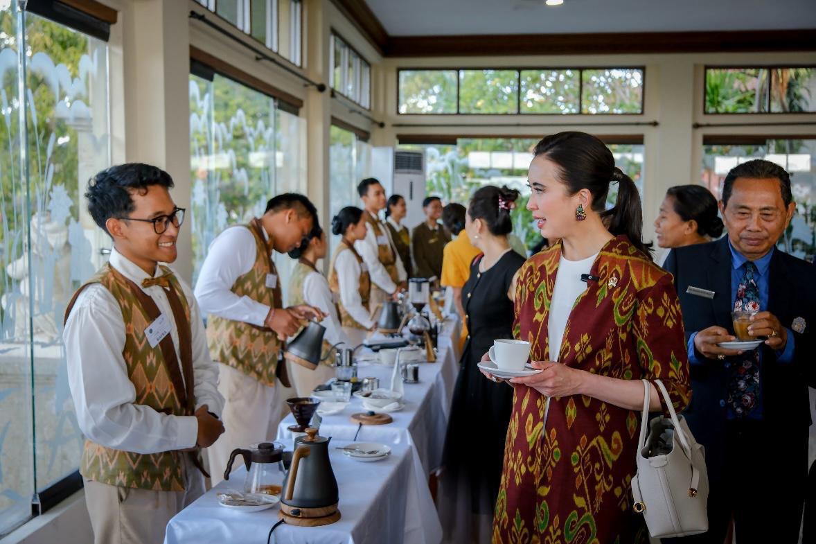 Menteri Pariwisata RI, Widiyanti Putri Wardhana, saat melakukan kunjungan ke Politeknik Pariwisata Bali.